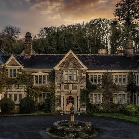 Отель Lewtrenchard Manor Экстерьер фото