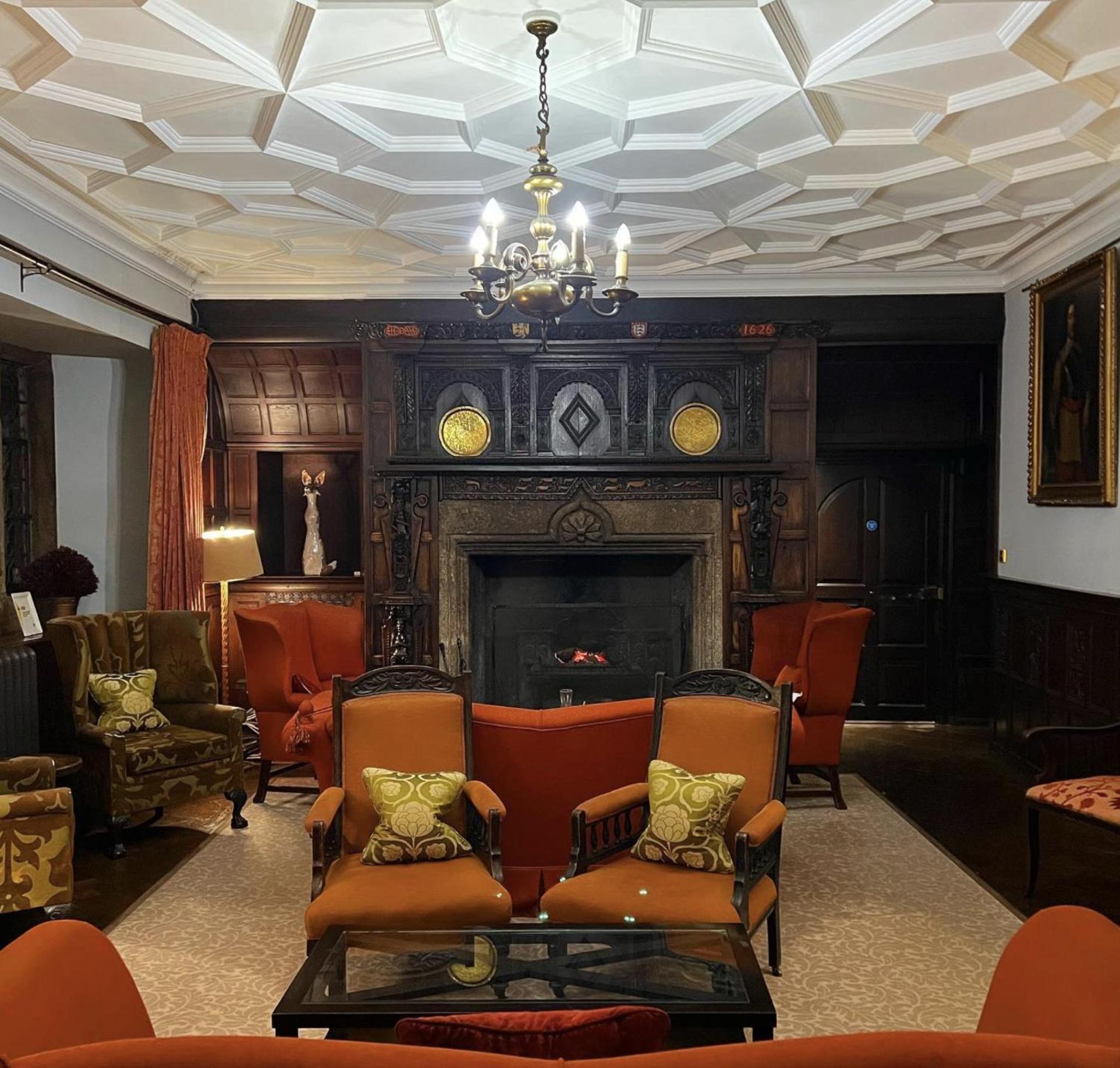 Отель Lewtrenchard Manor Экстерьер фото
