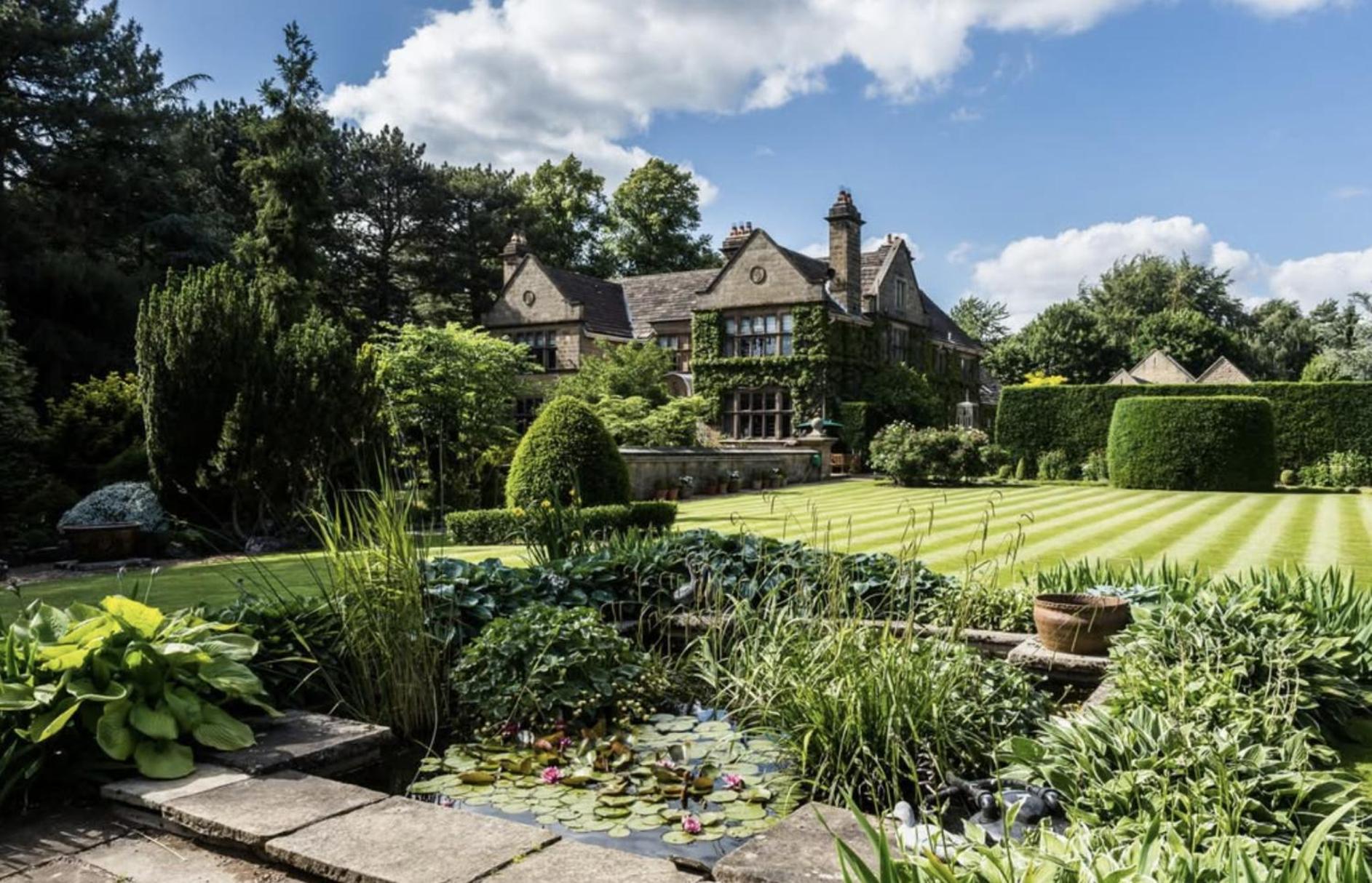 Отель Lewtrenchard Manor Экстерьер фото