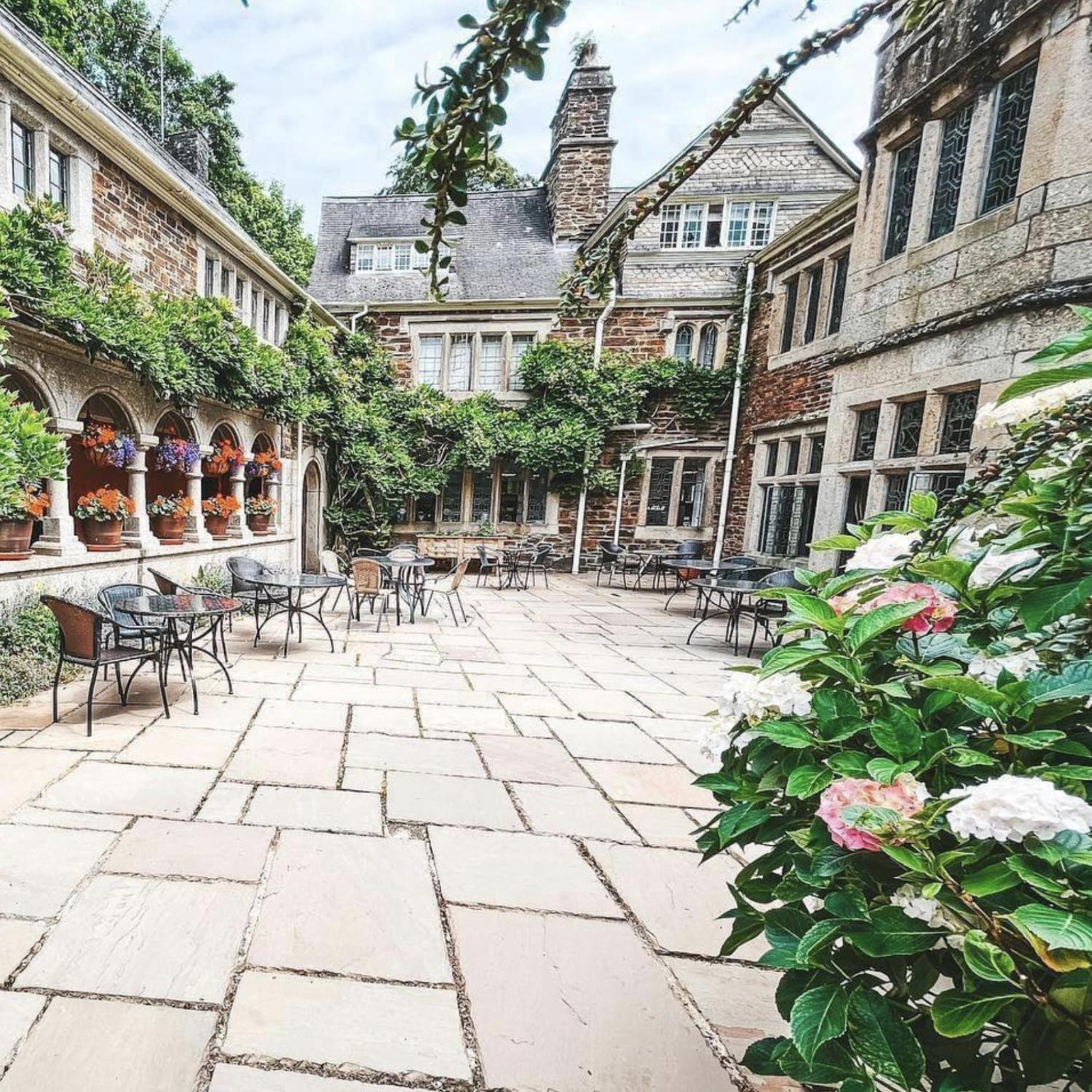 Отель Lewtrenchard Manor Экстерьер фото