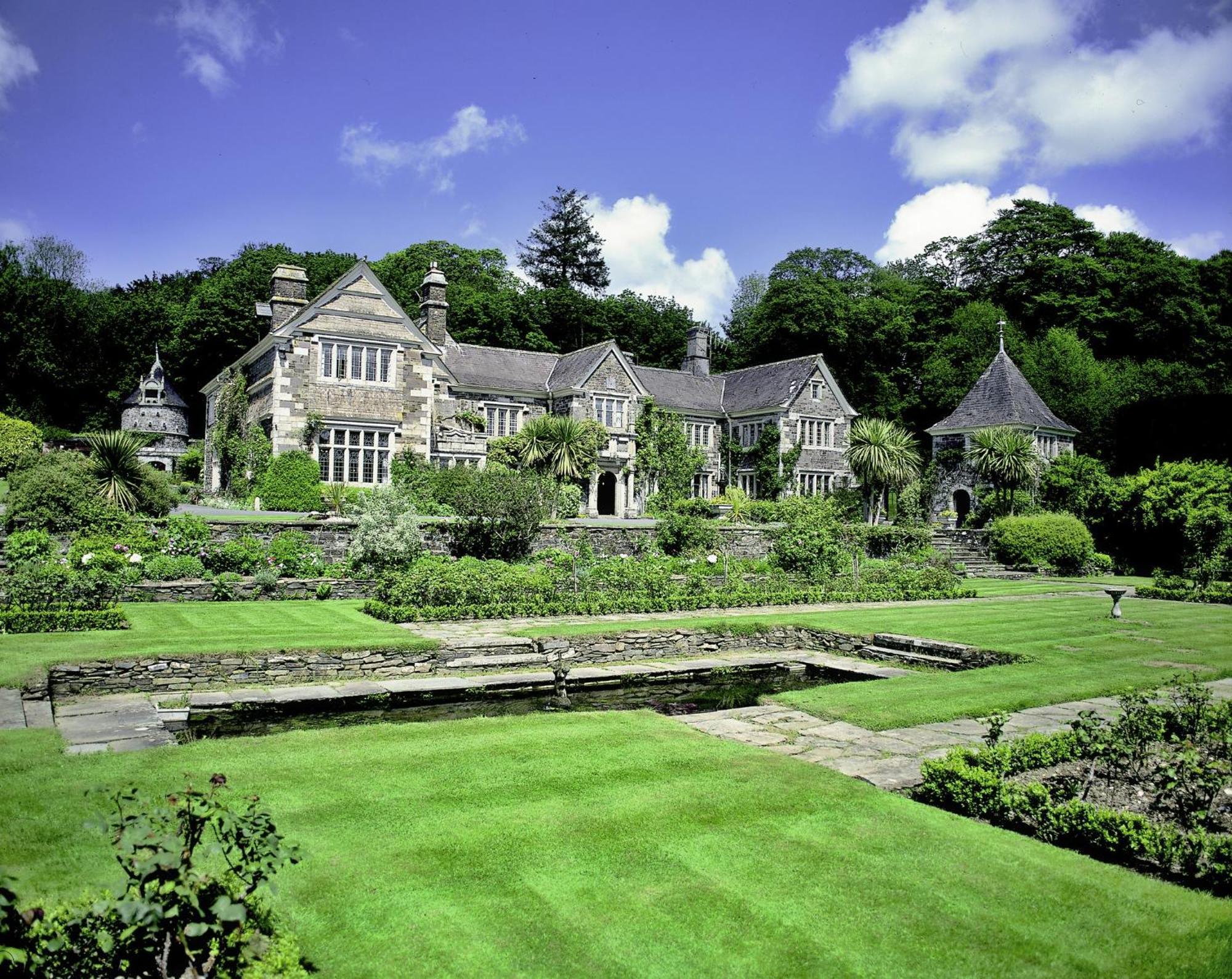 Отель Lewtrenchard Manor Экстерьер фото