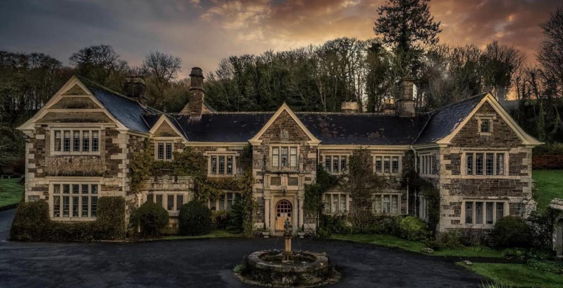 Отель Lewtrenchard Manor Экстерьер фото
